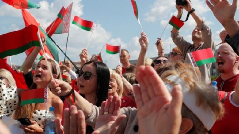 Protestat e opozitës në Bjellorusi lënë në “hije” mitingun e Lukashenkos