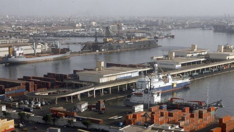 Raportohet për 2,700 tonë nitrat amoniumi në portin e Dakarit, zyrtarët e vendit kërkojnë heqjen e tyre të menjëhershme