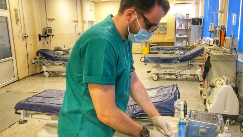 Në Spitalin e Pejës 12 pacientë me coronavirus në gjendje të rëndë