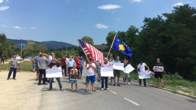 ​Banorët e Karaçevës protestojnë kundër hyrjes së xhandarmërisë serbe