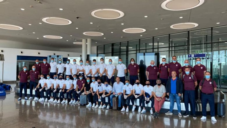 Prishtina mbërrin në Gjibraltar, të gjithë pjesëtarët e klubit testohen në aeroport për Covid-19