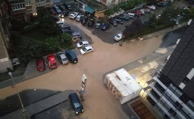 Shiu krijon vështirësi në qarkullim në disa rrugë të Prishtinës