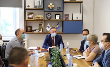 Ministri Zemaj e takon Lul Rakën me ekip, flasin për fillimin e vitit të ri shkollor