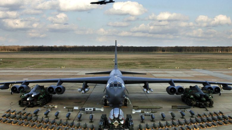 Bombarduesit B-52 amerikanë do të fluturojnë brenda një ditë në 30 shtetet anëtare të NATO-s