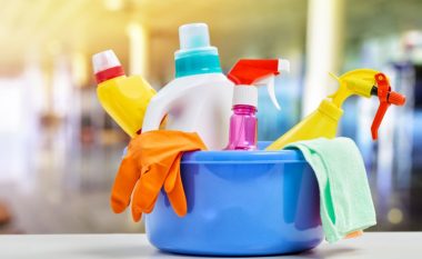 Kujdes me çka pastroni: Preparatet dezinfektuese me metanol janë të rrezikshme për shëndetin
