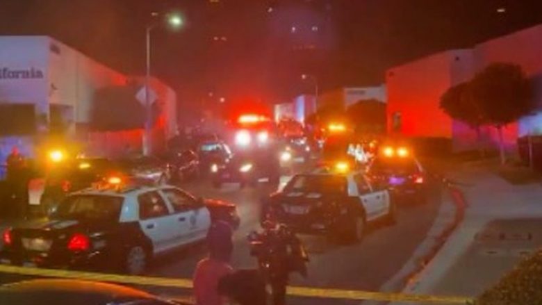 Disa të plagosur pas një sulmi me armë zjarri në një ndejë me rreth 200 persona në Los Angeles