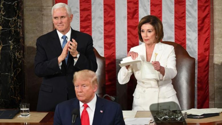 Trump e fyen rëndë Pelosin: E çmendura Nancy mund të bëhet presidente e SHBA-së