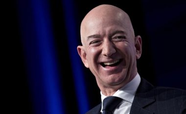 Jeff Bezos tani vlen më shumë se 200 miliardë dollarë