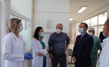 Ministri Zemaj takon kryetarin e Fushë Kosovës, flasin për gjendjen me pandeminë
