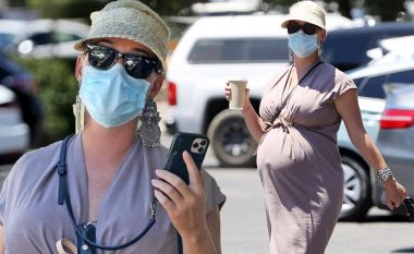 Katy Perry shijon muajt e fundit të shtatzënisë, fotografohet me masa mbrojtëse gjatë shëtitjes në Santa Barbara