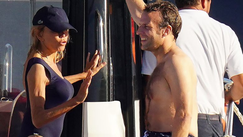 Presidenti nuk heq shikimin nga bashkëshortja e tij: Brigitte Macron (67) ka treguar figurën në kostum banje!