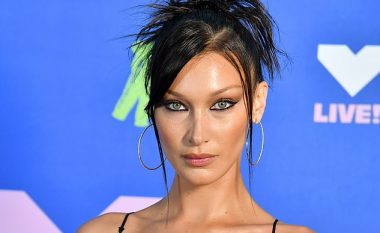 Bella Hadid lë pak vend për imagjinatë në paraqitjen e saj në MTV VMA 2020