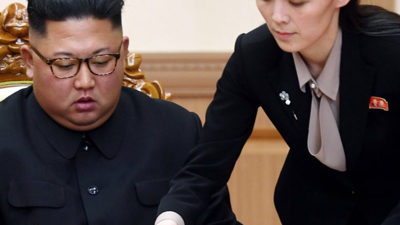 Kim Jong-un i jep më shumë përgjegjësi motrës së tij Yo-jong, për të udhëhequr shtetin
