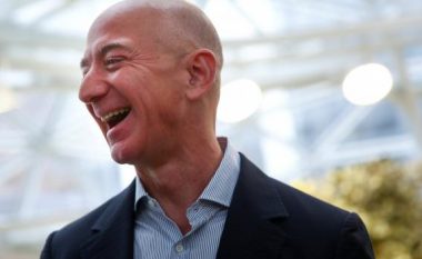 Jeff Bezos ka më shumë para se sa vlejnë të gjithë Bitcoin-at