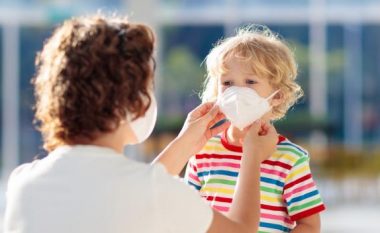 Studim: Fëmijët nën 5-vjeç mund të prekën më lehtë me coronavirus sesa të rriturit