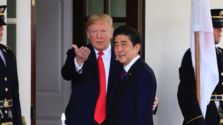 Donald Trump: Ndihem keq për shkak të dorëheqjes së Abes