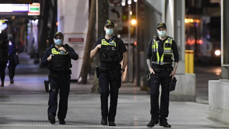 Qytetarët e Melbournet po sulmojnë policët, nuk po pranojnë të karantinohen