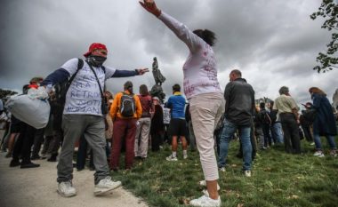 Pas Berlinit, protesta edhe në Paris kundër masave të rrepta anti COVID-19