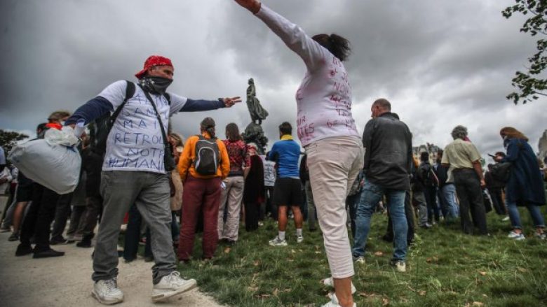 Pas Berlinit, protesta edhe në Paris kundër masave të rrepta anti COVID-19