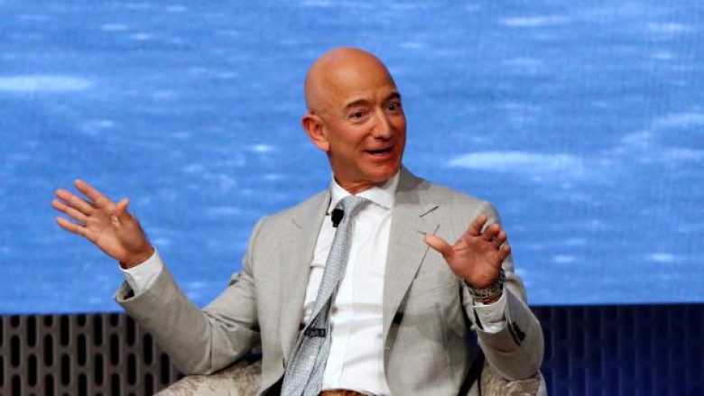 Jeff Bezos shiti 3 miliardë dollarë aksione në Amazon