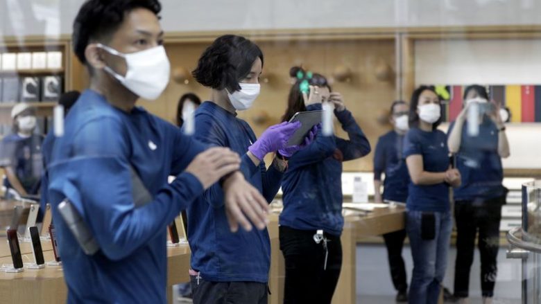 Japonia veproi sikurse pandemia ka përfunduar: Tani po përhapet kudo, regjistrohen 1579 raste të reja me COVID-19