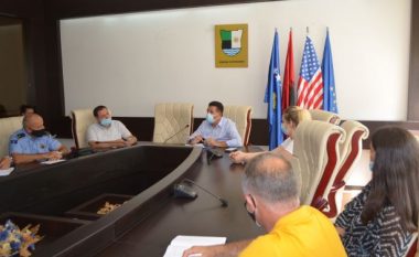 Bahtiri kërkon nga Inspeksioni dhe Policia zbatim më të rreptë të masave parandaluese ndaj përhapjes së COVID-19 në Mitrovicë