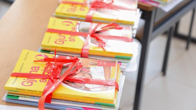 Librat falas në Shqipëri, Shahini: Këtë vit zgjeruam më tej skemën mbështetëse për librat falas