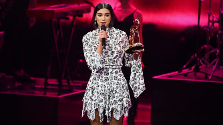 Dua Lipa flet për periudhën si refugjate: Prindërit e mi gjithmonë ëndërronin të ktheheshin në Kosovë