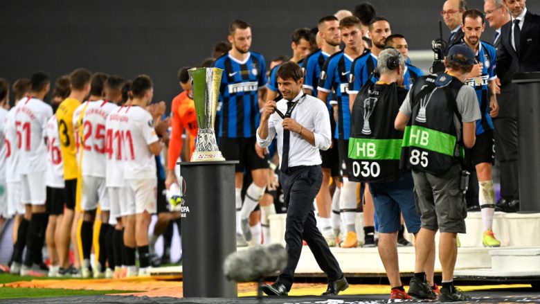 I dëshpëruar me finalen e humbur, Conte befason me deklaratën e tij duke paralajmëruar largimin: Duhet të kuptoj nëse familja është më e rëndësishme se futbolli