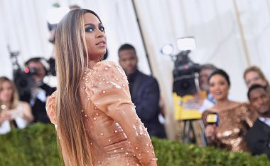 Beyonce ndan portretin e rrallë familjar, shfaqet me njërin prej binjakëve