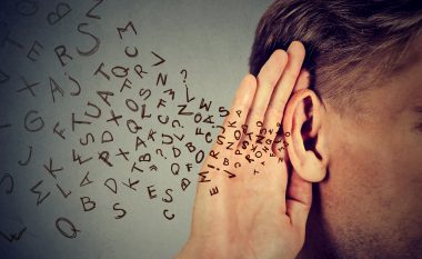 Një studim tregon se COVID-19 mund të ndikojë edhe në dëgjim