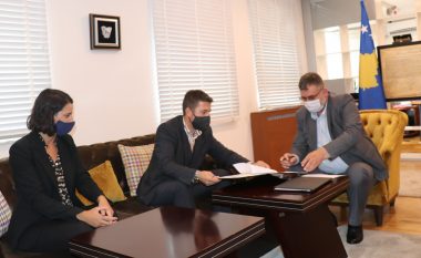 Nënshkruhet memorandumi që i hap rrugë projektit për trajtimin e ujërave të zeza në Prishtinë