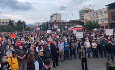 Qeveria e Maqedonisë: Protesta është e drejtë demokratike, nuk jemi kompetent për vendimet e KRRE-së