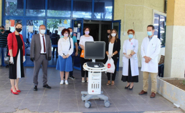 IPKO vazhdon të mbështesë sektorin e shëndetësisë – dhuron sistemin e sofistikuar të ultrazërit për Klinikën e Onkologjisë në QKUK
