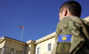 Edhe një ushtar i FSK-së diplomon në Akademinë Mbretërore Ushtarake të Britanisë