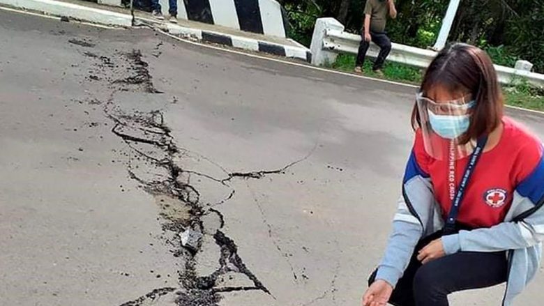 Një tërmet i fuqishëm goditi Filipinet