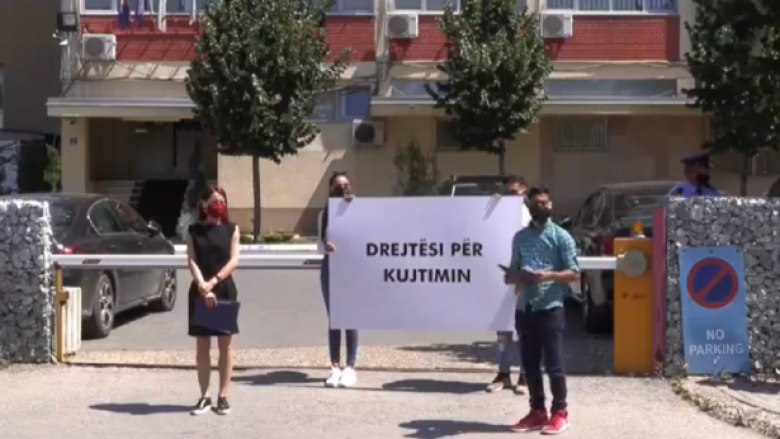 Aktivisti Gazmend Qyqalla paditë Policinë për moslejim të tubimit “Drejtësi për Kujtimin”