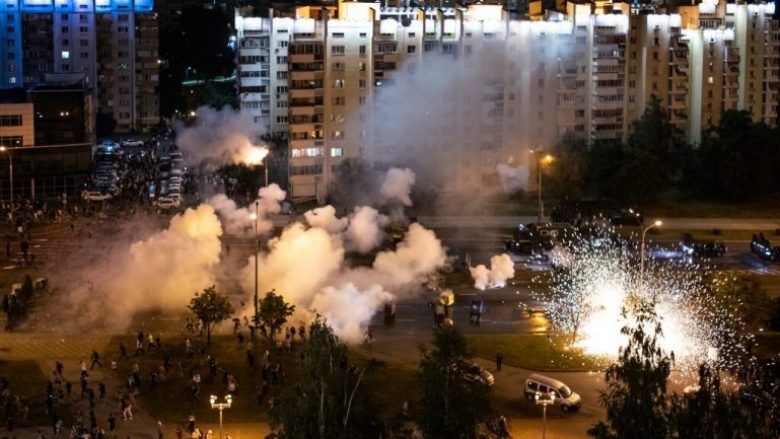 Dhjetëra gazetarë të arrestuar në Bjellorusi