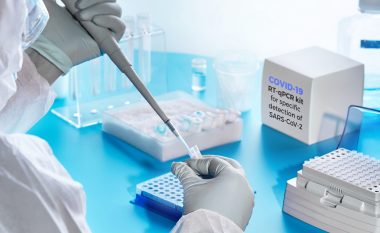 Qytetarët ankohen se laboratorët privatë po i “detyrojnë” t’i bëjnë nga dy testime për COVID-19