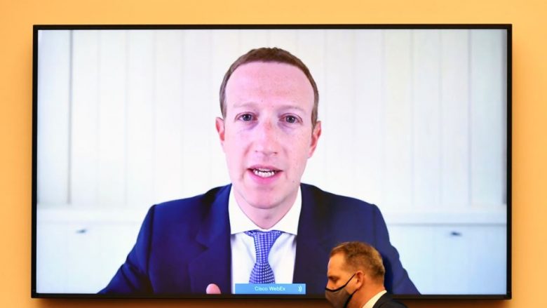 Zuckerberg: Facebook-u bëri gabim që nuk hoqi thirrjet e grupit paraushtarak