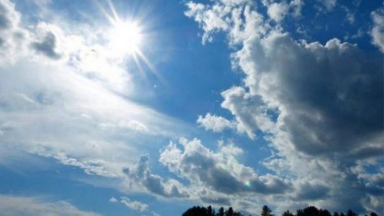 Diell dhe rritje temperaturash, parashikimi i motit në Shqipëri