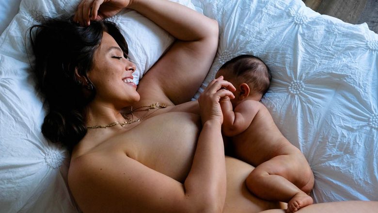 Modelja Ashley Graham flet për eksperiencën pas shtatzënisë: “Jemi të gjitha heroina”