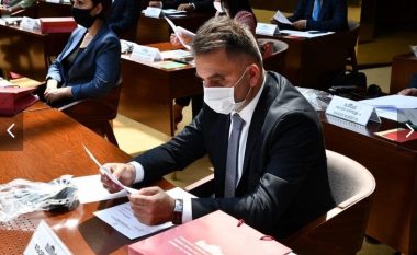 Kuvendi e konstatoi dorëheqjen e deputetit Florin Besimit