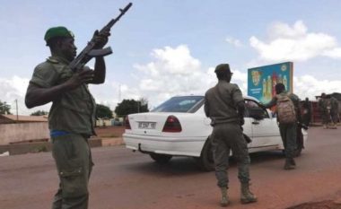 Përpjekje për grusht shteti në Mali, ushtarët arrestojnë presidentin dhe kryeministrin