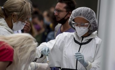 Evropa planifikon të vaksinojë 40 për qind të popullsisë së saj në valën e parë