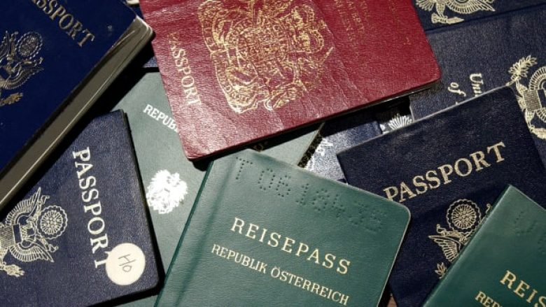 Qytetarët e Shqipërisë të dytët në BE për marrjen e nënshtetësisë: 474 mijë pasaporta nga viti 2002