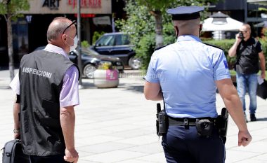 Nuk respektuan masat anti COVID-19, policia gjobit mbi 1 mijë qytetarë