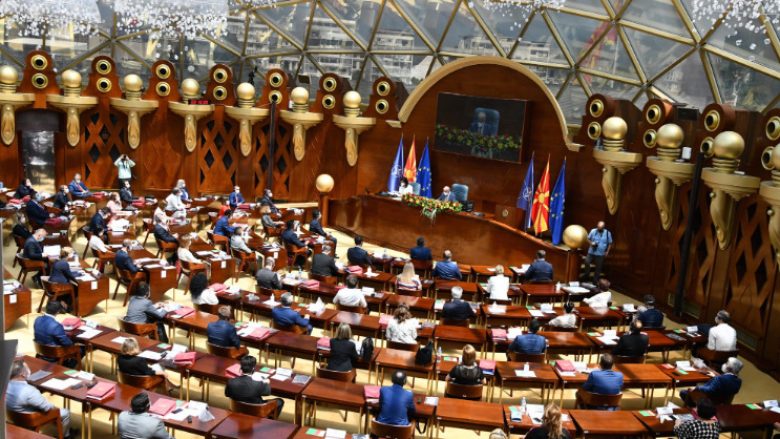 Gazetarëve nuk u lejohet hyrja në Kuvendin e Maqedonisë, u kërkohen certifikata për vaksinim