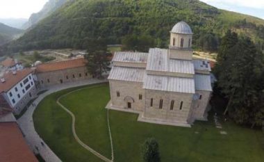 Çështja e Manastirit të Deçanit kërkohet të mos jetë temë në dialogun Kosovë-Serbi