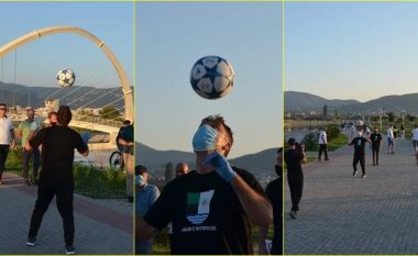 Në Mitrovicë thyhet rekordi botëror në zhonglim me top, në ecje prapa